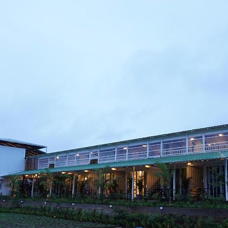 Hotel The Boat Club,Karjat Exterior foto