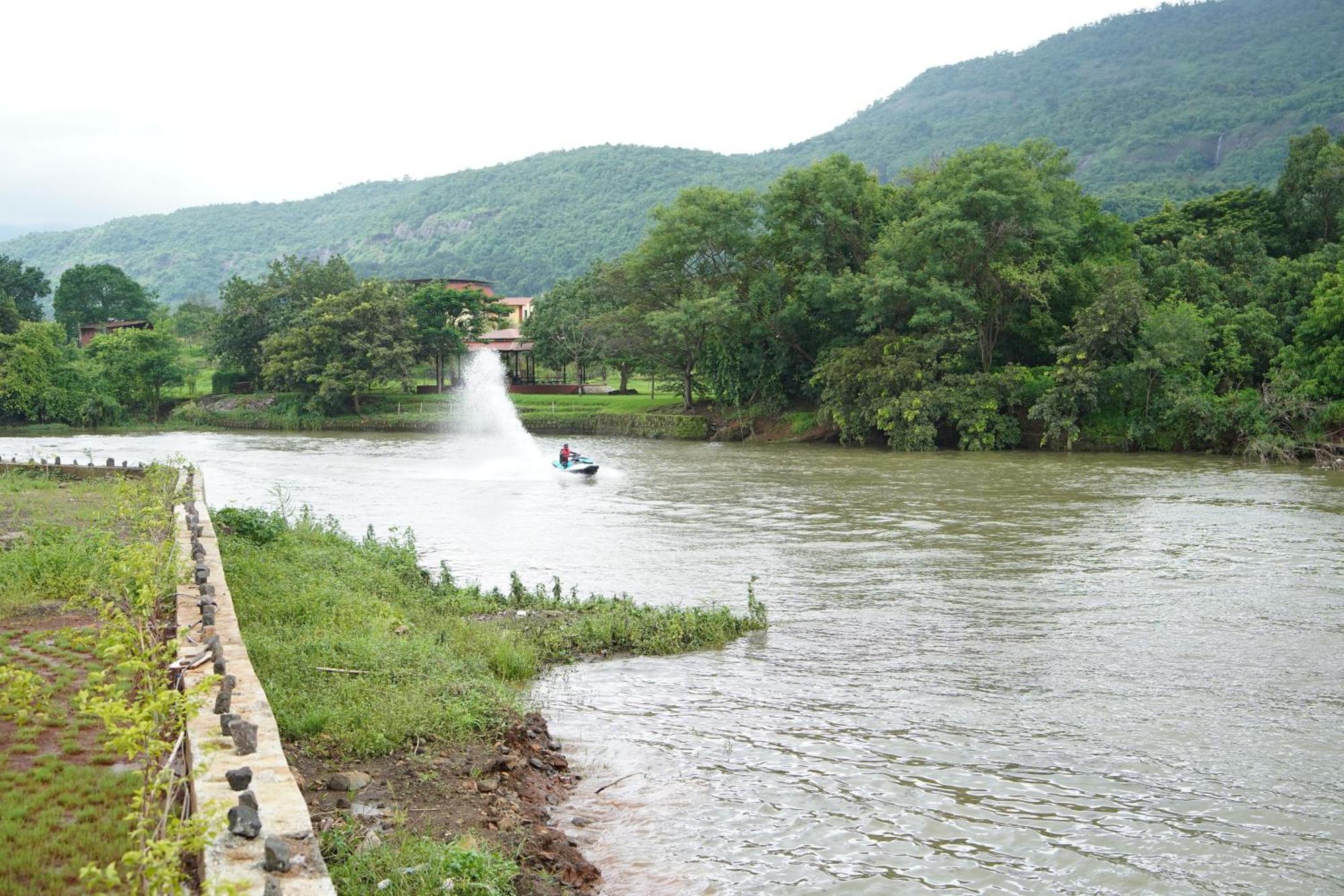 Hotel The Boat Club,Karjat Exterior foto