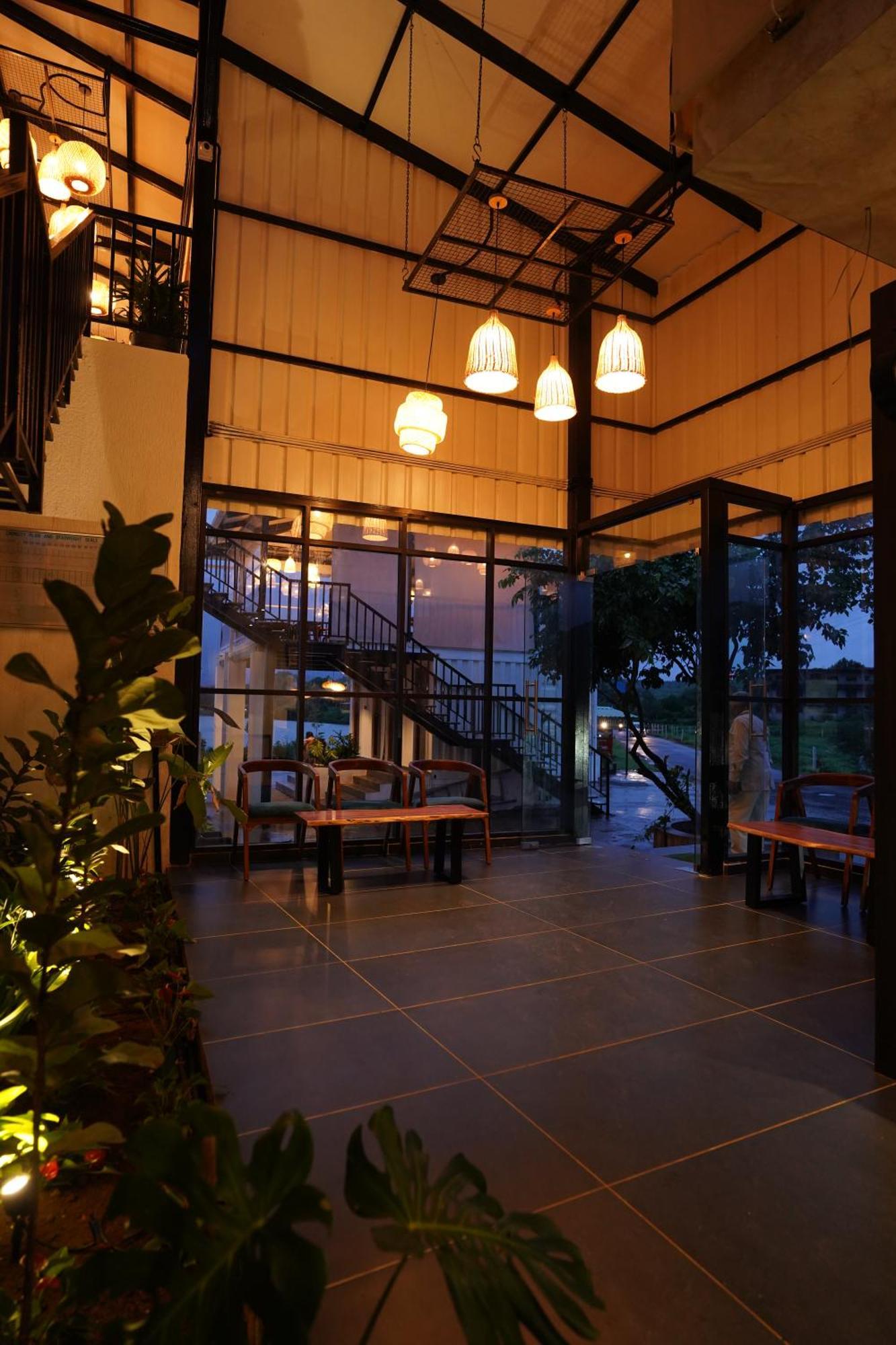 Hotel The Boat Club,Karjat Exterior foto