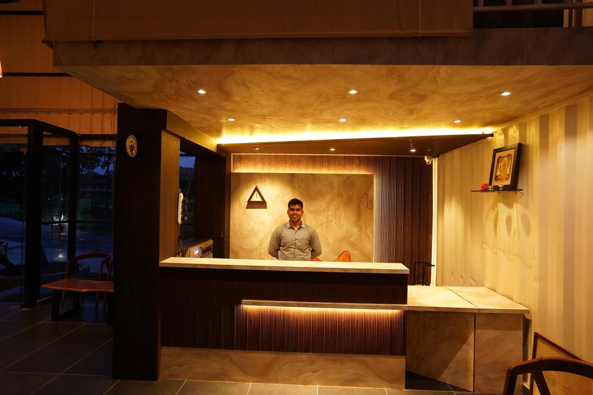 Hotel The Boat Club,Karjat Exterior foto