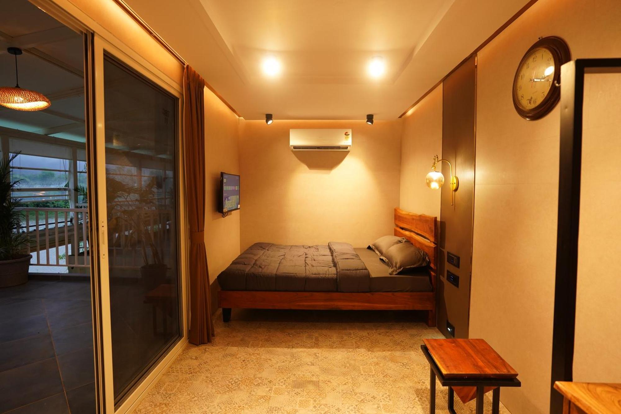 Hotel The Boat Club,Karjat Exterior foto