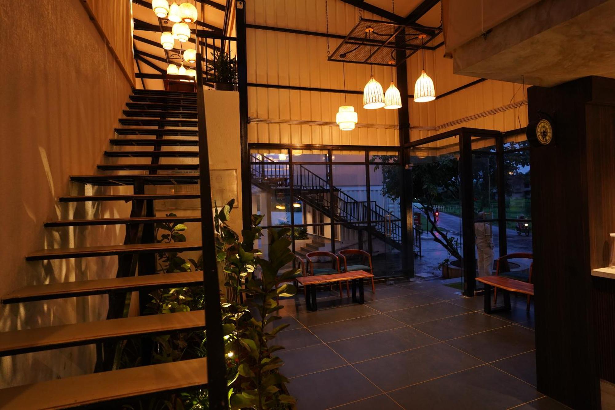 Hotel The Boat Club,Karjat Exterior foto